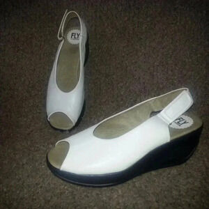 FLY LONDON-Mousse Cream Hert Platform Wedges-Leather-Sz 41-10.5M-NEW